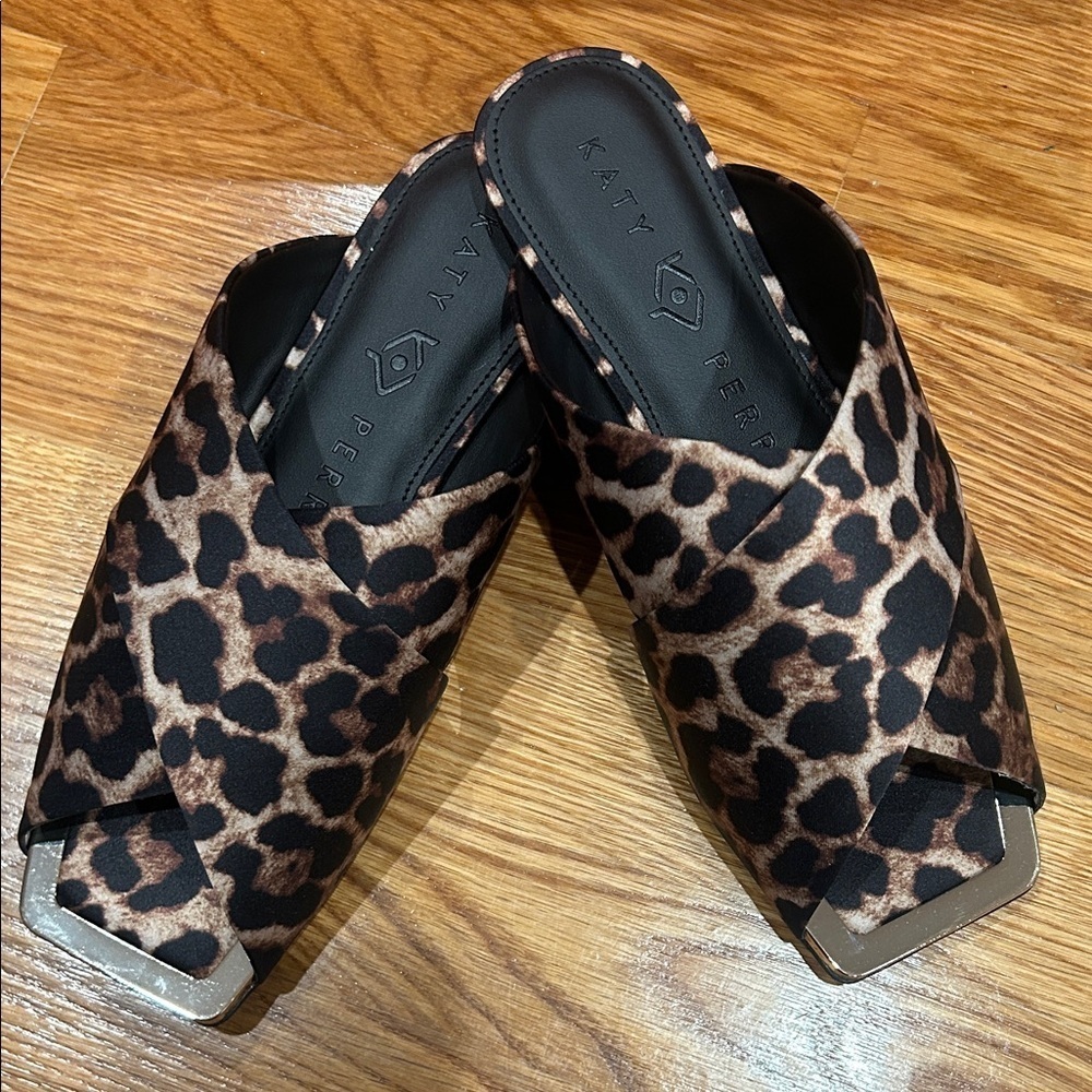 Katy Perry Collections Leopard Print cross over check in slide Satin Sandals 8.5 - Picture 9 of 10